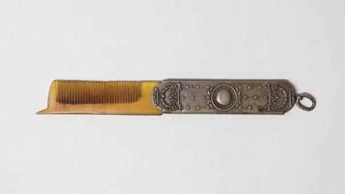 Ancien peigne moustache - à,