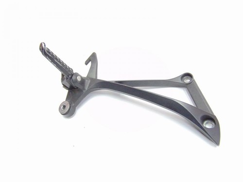 Platine repose pied droite - platine,