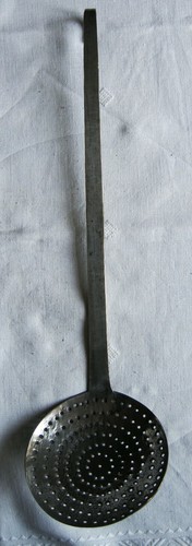 Ancienne ecumoire laiton - en,