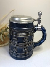 Chope à bière bleu avec