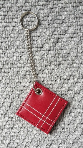 Porte cle losange rouge - porte,