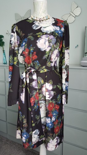 Robe tendance fleurs - à,