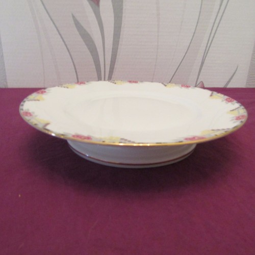 Plat sur piedouche porcelaine