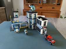 LEGO City 60141 Le Commissariat de Police  Complet avec notices de montage 