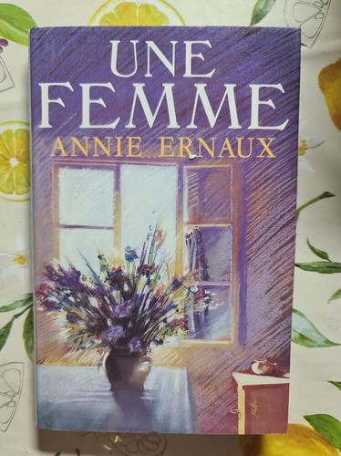 500322273 une femme - |,