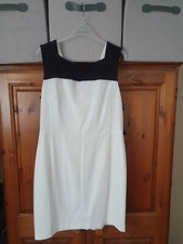 Robe noire style grec blanc