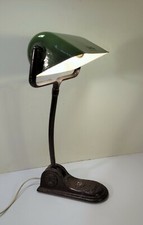 G. Main ed Niam  Lampe de