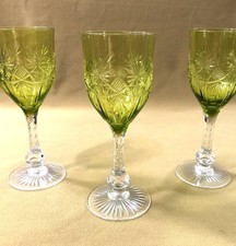1 verre à vin cristal vert SAINT LOUIS modèle COSMOS taille 7113 roemer 16,5 cm