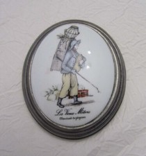 Médaillon ovale en Etain à