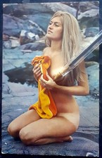 Baigneuse naturiste entierement nue _ nude _ Pin-up _ blonde