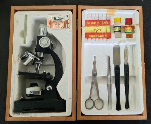 Petit microscope optico - petit,