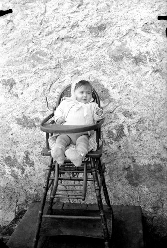 Portrait enfant sur - , chaise
