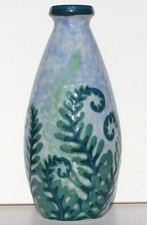 VASE EN PORCELAINE DE LIMOGES - CAMILLE THARAUD (1878-1956) - H 29 cm - 1,210 kg