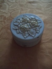 ANCIENNE BONBONNIERE EN OPALINE ?