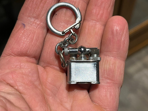 Rare porte clés - rare, briquet