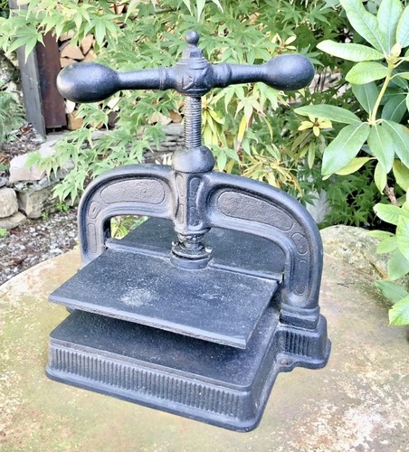 Ancienne presse relier de - a,