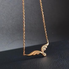 Collier ailes supportant un