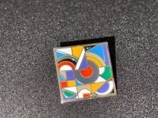(X) PINS BADGE ENAMEL VINTAGE COLLECTION LUXE PARFUM STYLE VITRAIL