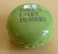 Fève pub perso pour la Pâtisserie Thierry Lalet Dessert - Macaron vert
