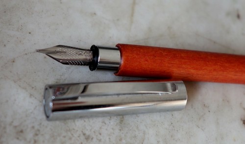 Tres beau stylo plume faber - plume,