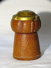 -ANCIEN BRIQUET DANS UN
