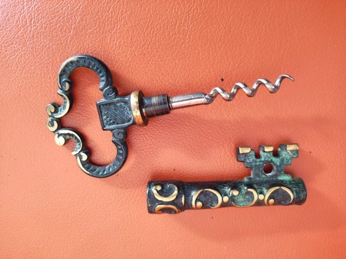 Tire bouchon forme clef - forme,