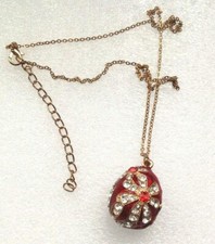 collier de haute couture œuf