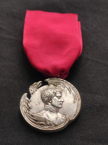 Belle médaille argentée - belle,