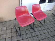 Chaise design  En Tôle rouge