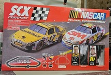 SCX 31340 NASCAR Tri-oval Compact 1/43 Slot Car Set Kenseth 17 Biffle 16 