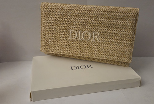 Elégante pochette raphia