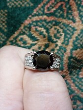 Bague en argent massif sertie d'un quartz fumé épaulée de zircons T 60