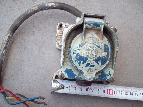 Ancienne prise electrique - prise,