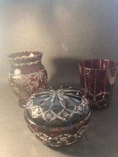 Lot de 3 pièces en cristal de Bohême taillé – Rouge rubis profond – Bonbonnière