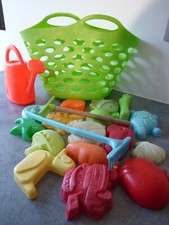JOUET ANCIEN JOUET DE BAZAR PANIER DE PLAGE AVEC DES JOUETS