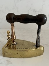 Beau petit fer à repasser à lingot en laiton début 19eme