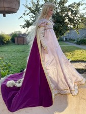 MAGNIFIQUE POUPEE EN