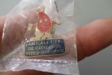 tres petit Badge pin s broche don du sang ass de CLOUANGE  VITRY SUR ORNE