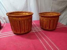 deux caches pots en osier