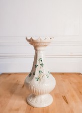 Vase Belleek Irlande beige avec Trèfles 