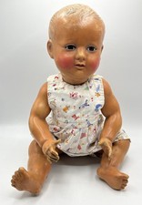 Beau et grand poupon baigneur