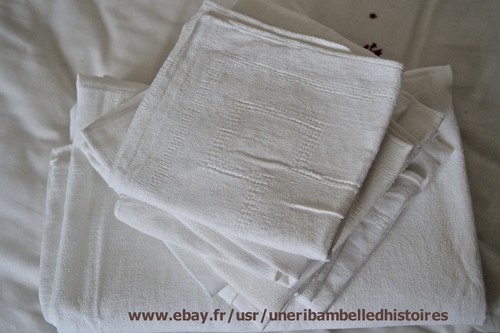 Nappe brodée monogrammes - ,