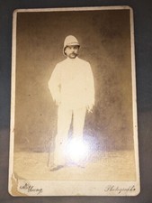 PHOTOGRAPHIE D'UN HOMME EN TENUE COLONIALE À HAI-PHONG, TONKIN. FIN XIXéme.