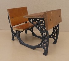 Ancien bureau pupitre d'école écolier mobilier poupée bois fonte old doll desk
