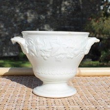 Ancien pot en porcelaine opaque de Creil et Montereau coloris ivoire