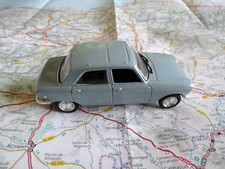 PEUGEOT 204 bleu clair NOREV  1/43 avec défaut