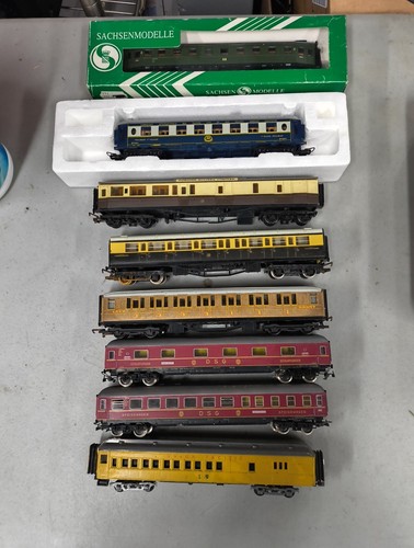 Lot scale passenger - lot,