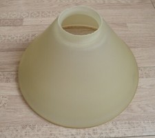 Abat-jour à suspendre en verre coloré milieu de siècle français avec bordure en métal doré 255