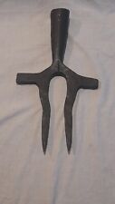 Outil Ancien Fourche 2 Dents Fer Forgé   Art Populaire