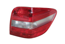 FEU ARRIERE DROIT MERCEDES  ML W164   22517200R N°413